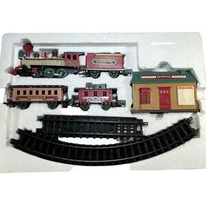 Dickensville Express Collectible Christmas Train Set #171LCTC 1996 With Locomoti